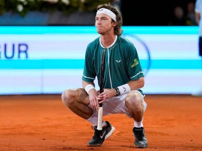 赛如期上演 赛如期上演